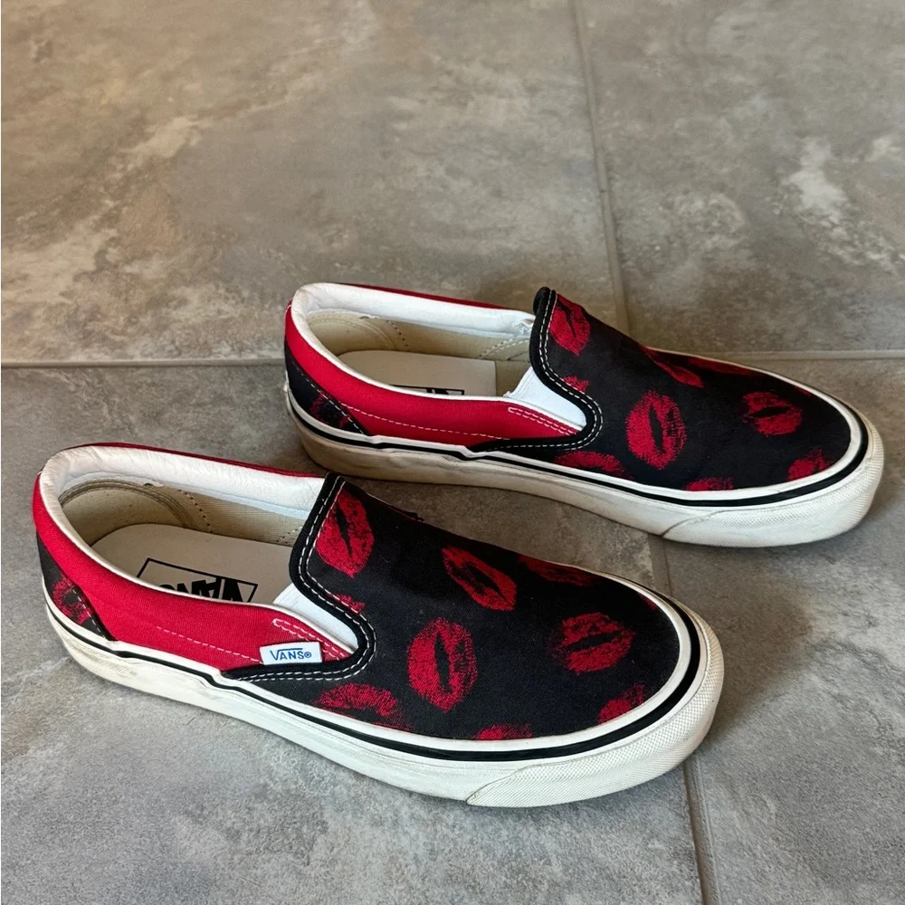 Vans Valentine’s shoes💋 - Picture 4 of 7